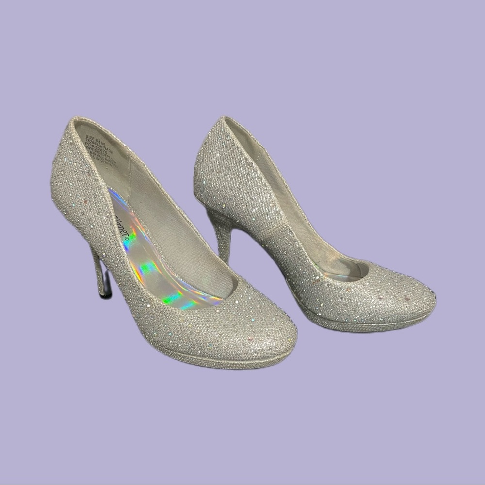 🌸 5/$20 DEAL Sparkling Silver heels